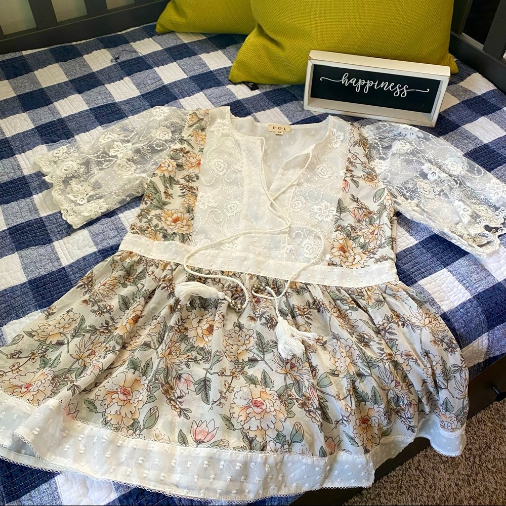 LIKE NEW Pol romantic top